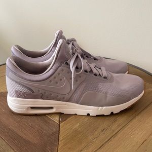 Nike Air Max Tennis Shoes ✔️